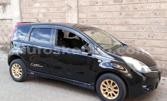 Oofamaa Nissan Note Black Makiinaa iti Nairobi keessatti Nairobi keessatti