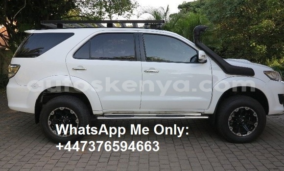 Nunua Ilio tumika Toyota Fortuner Nyeupe Gari ndani ya Nairobi nchini Nairobi