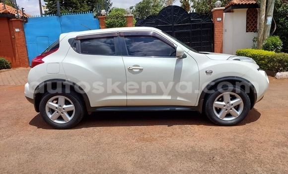 Oofamaa Nissan Juke White Makiinaa iti Nairobi keessatti Nairobi keessatti