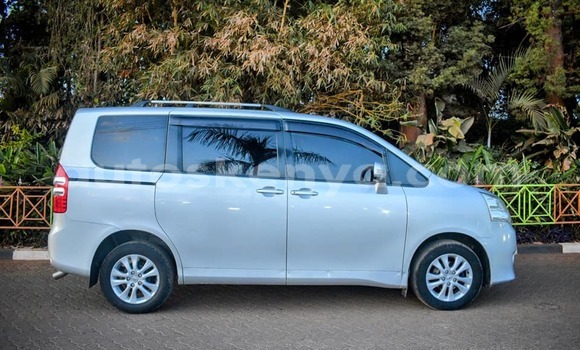 Nunua Ilio tumika Toyota Noah Fedha Gari ndani ya Nairobi nchini Nairobi Nunua Ilio tumika Toyota Noah Fedha Gari ndani ya Nairobi nchini Nairobi