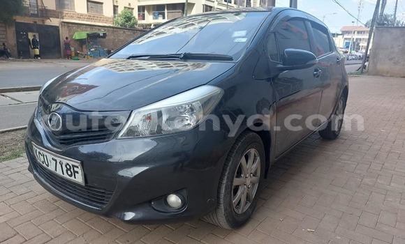 Oofamaa Toyota Vitz Black Makiinaa iti Nairobi keessatti Nairobi keessatti
