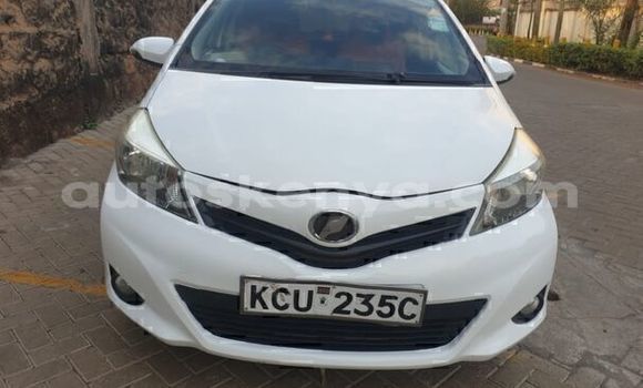 Oofamaa Toyota Vitz White Makiinaa iti Machakos keessatti East Kenya keessatti