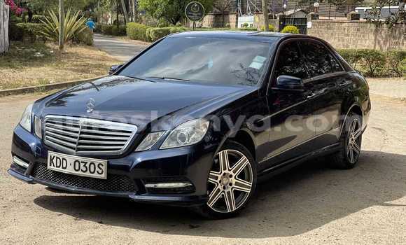 Oofamaa Mercedes‒Benz E–Class Blue Makiinaa iti Nairobi keessatti Nairobi keessatti