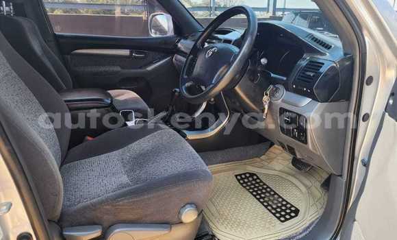Oofamaa Toyota Land Cruiser Prado Silver Makiinaa iti Nairobi keessatti Nairobi keessatti Oofamaa Toyota Land Cruiser Prado Silver Makiinaa iti Nairobi keessatti Nairobi keessatti