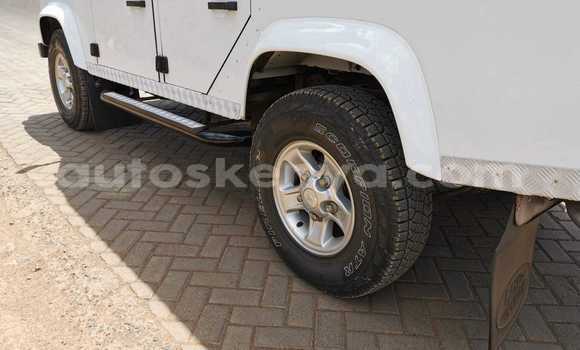 Oofamaa Land Rover Defender White Makiinaa iti Nairobi keessatti Nairobi keessatti Oofamaa Land Rover Defender White Makiinaa iti Nairobi keessatti Nairobi keessatti