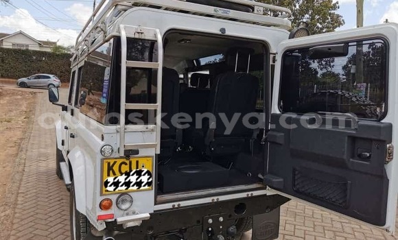 Oofamaa Land Rover Defender White Makiinaa iti Nairobi keessatti Nairobi keessatti Oofamaa Land Rover Defender White Makiinaa iti Nairobi keessatti Nairobi keessatti