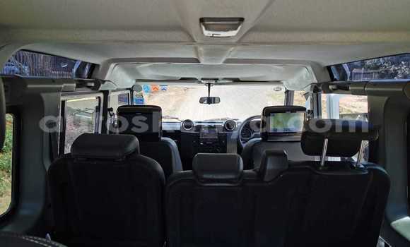 Oofamaa Land Rover Defender White Makiinaa iti Nairobi keessatti Nairobi keessatti Oofamaa Land Rover Defender White Makiinaa iti Nairobi keessatti Nairobi keessatti