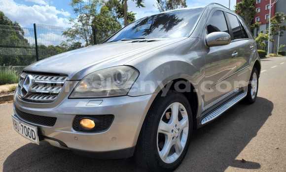 Oofamaa Mercedes‒Benz ML–Class Silver Makiinaa iti Nairobi keessatti Nairobi keessatti Oofamaa Mercedes‒Benz ML–Class Silver Makiinaa iti Nairobi keessatti Nairobi keessatti