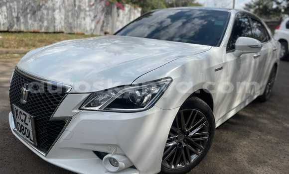 Buy Used Toyota Crown White Car in Nairobi in Nairobi