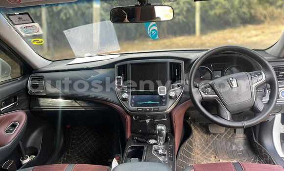 Oofamaa Toyota Crown White Makiinaa iti Nairobi keessatti Nairobi keessatti Oofamaa Toyota Crown White Makiinaa iti Nairobi keessatti Nairobi keessatti