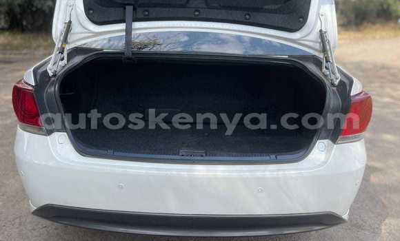 Oofamaa Toyota Crown White Makiinaa iti Nairobi keessatti Nairobi keessatti Oofamaa Toyota Crown White Makiinaa iti Nairobi keessatti Nairobi keessatti