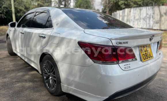 Oofamaa Toyota Crown White Makiinaa iti Nairobi keessatti Nairobi keessatti Oofamaa Toyota Crown White Makiinaa iti Nairobi keessatti Nairobi keessatti