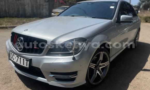 Oofamaa Mercedes‒Benz C–Class Silver Makiinaa iti Nairobi keessatti Nairobi keessatti