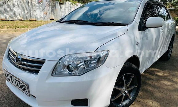 Nunua Ilio tumika Toyota Axio Nyeupe Gari ndani ya Nairobi nchini Nairobi
