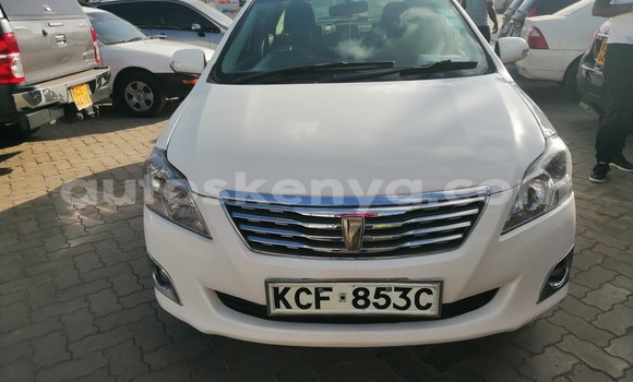 Oofamaa Toyota Premio White Makiinaa iti Nairobi keessatti Nairobi keessatti