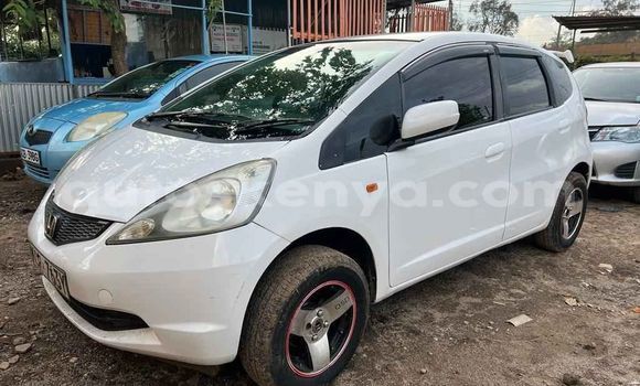 Nunua Ilio tumika Honda Fit Nyeupe Gari ndani ya Nairobi nchini Nairobi Nunua Ilio tumika Honda Fit Nyeupe Gari ndani ya Nairobi nchini Nairobi