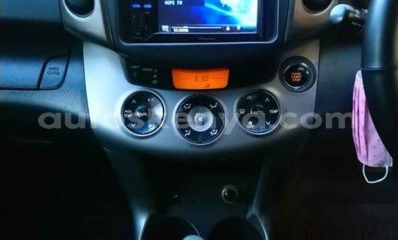 Nunua Ilio tumika Toyota RAV4 Nyeusi Gari ndani ya Nairobi nchini Nairobi Nunua Ilio tumika Toyota RAV4 Nyeusi Gari ndani ya Nairobi nchini Nairobi