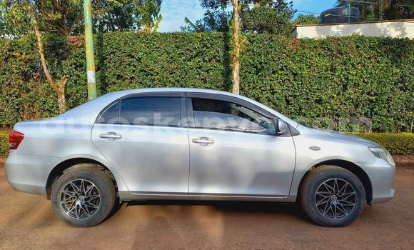 Oofamaa Toyota Axio Silver Makiinaa iti Nairobi keessatti Nairobi keessatti