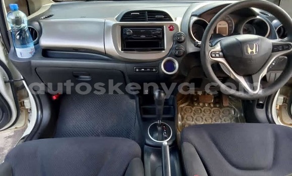 Buy Used Honda Fit White Car in Kiambu in Central Kenya Buy Used Honda Fit White Car in Kiambu in Central Kenya