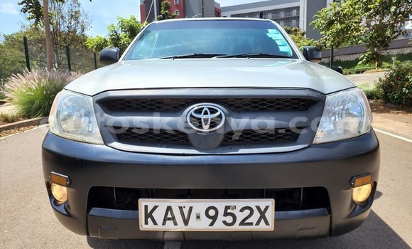 Buy Used Toyota Hilux Silver Car in Kiambu in Central Kenya Buy Used Toyota Hilux Silver Car in Kiambu in Central Kenya
