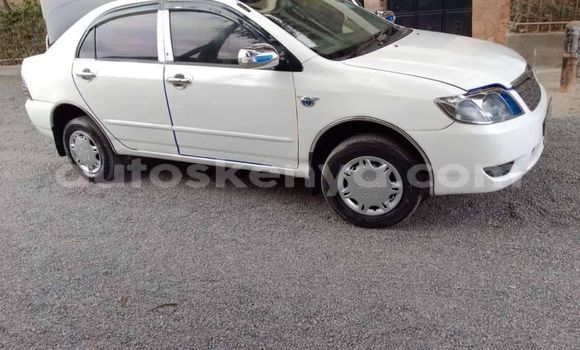 Oofamaa Toyota Corolla White Makiinaa iti Nairobi keessatti Nairobi keessatti