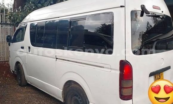 Oofamaa Toyota Hiace White Makiinaa iti Nairobi keessatti Nairobi keessatti Oofamaa Toyota Hiace White Makiinaa iti Nairobi keessatti Nairobi keessatti