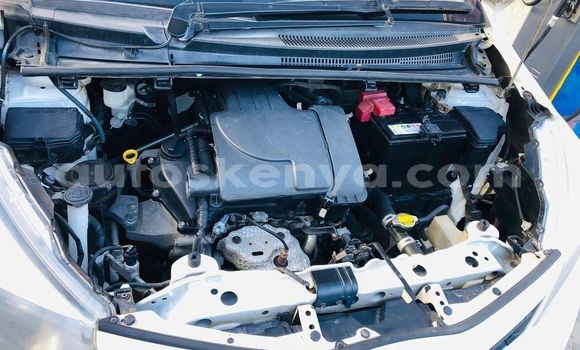 Oofamaa Toyota Vitz White Makiinaa iti Nairobi keessatti Nairobi keessatti Oofamaa Toyota Vitz White Makiinaa iti Nairobi keessatti Nairobi keessatti