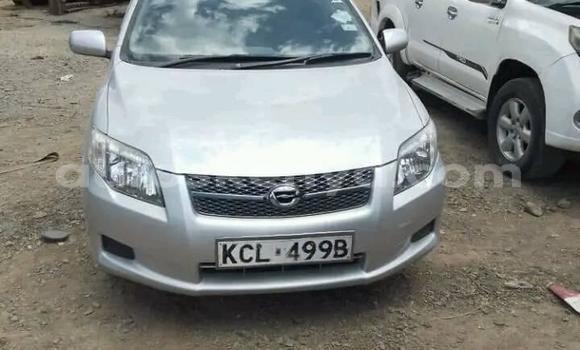 Oofamaa Toyota Axio Silver Makiinaa iti Nairobi keessatti Nairobi keessatti