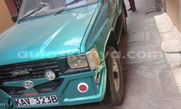 Oofamaa Toyota Hilux Green Makiinaa iti Nairobi keessatti Nairobi keessatti