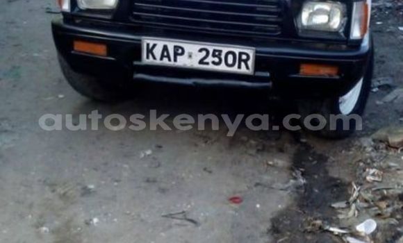 Oofamaa Mitsubishi L200 White Makiinaa iti Nairobi keessatti Nairobi keessatti