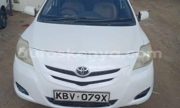Oofamaa Toyota Belta White Makiinaa iti Nairobi keessatti Nairobi keessatti