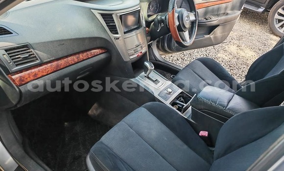 Oofamaa Subaru Outback Silver Makiinaa iti Nairobi keessatti Nairobi keessatti Oofamaa Subaru Outback Silver Makiinaa iti Nairobi keessatti Nairobi keessatti