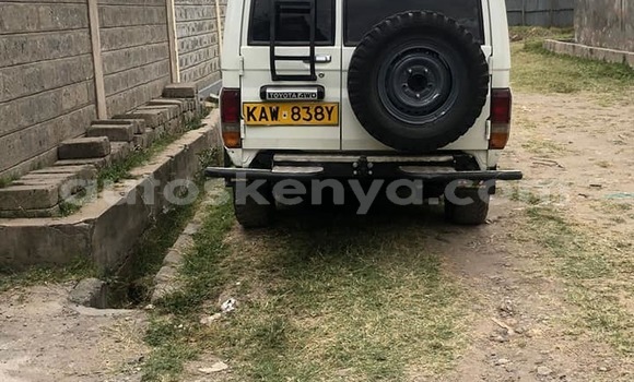 Oofamaa Toyota Land Cruiser White Makiinaa iti Nairobi keessatti Nairobi keessatti Oofamaa Toyota Land Cruiser White Makiinaa iti Nairobi keessatti Nairobi keessatti