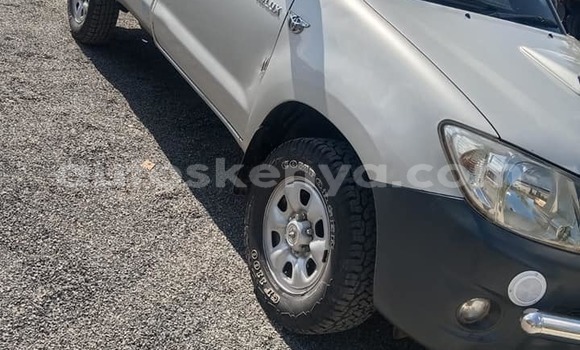 Oofamaa Toyota Hilux Silver Makiinaa iti Nairobi keessatti Nairobi keessatti Oofamaa Toyota Hilux Silver Makiinaa iti Nairobi keessatti Nairobi keessatti