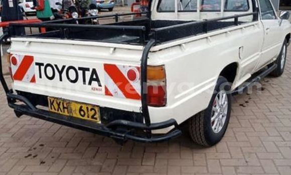 Oofamaa Toyota Hilux White Makiinaa iti Nairobi keessatti Nairobi keessatti Oofamaa Toyota Hilux White Makiinaa iti Nairobi keessatti Nairobi keessatti