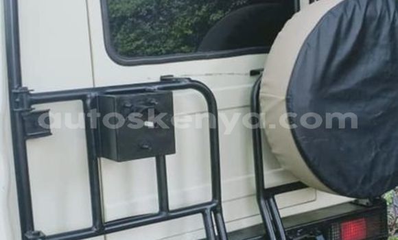 Oofamaa Toyota Land Cruiser White Makiinaa iti Nairobi keessatti Nairobi keessatti Oofamaa Toyota Land Cruiser White Makiinaa iti Nairobi keessatti Nairobi keessatti