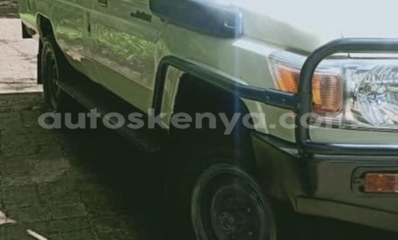 Oofamaa Toyota Land Cruiser White Makiinaa iti Nairobi keessatti Nairobi keessatti Oofamaa Toyota Land Cruiser White Makiinaa iti Nairobi keessatti Nairobi keessatti