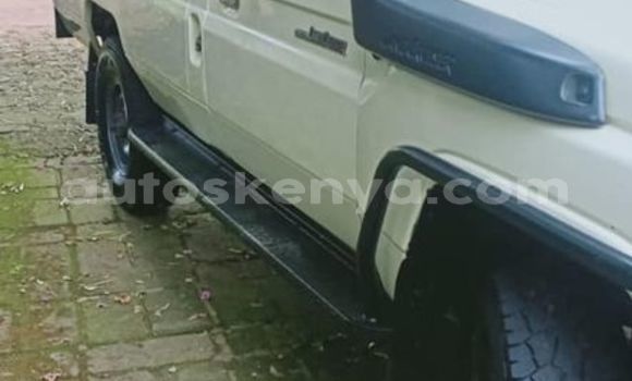 Oofamaa Toyota Land Cruiser White Makiinaa iti Nairobi keessatti Nairobi keessatti Oofamaa Toyota Land Cruiser White Makiinaa iti Nairobi keessatti Nairobi keessatti