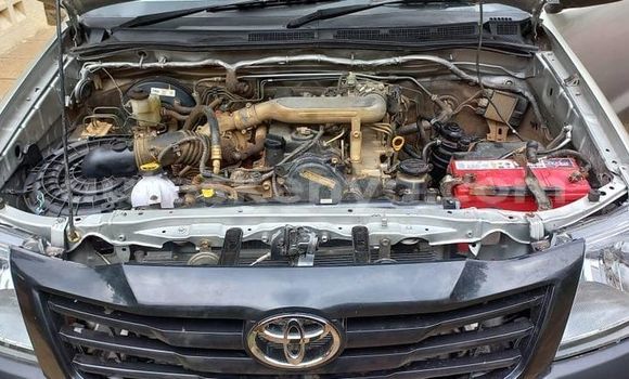 Oofamaa Toyota Hilux Silver Makiinaa iti Nairobi keessatti Nairobi keessatti Oofamaa Toyota Hilux Silver Makiinaa iti Nairobi keessatti Nairobi keessatti