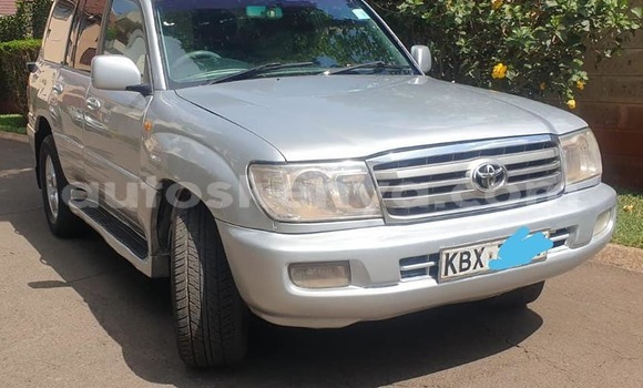 Nunua Ilio tumika Toyota Land Cruiser Fedha Gari ndani ya Nairobi nchini Nairobi