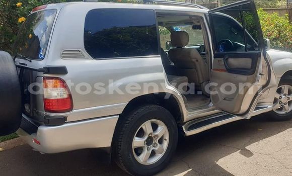 Oofamaa Toyota Land Cruiser Silver Makiinaa iti Nairobi keessatti Nairobi keessatti Oofamaa Toyota Land Cruiser Silver Makiinaa iti Nairobi keessatti Nairobi keessatti