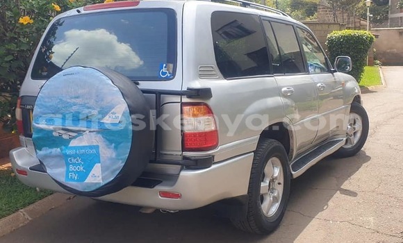 Oofamaa Toyota Land Cruiser Silver Makiinaa iti Nairobi keessatti Nairobi keessatti Oofamaa Toyota Land Cruiser Silver Makiinaa iti Nairobi keessatti Nairobi keessatti