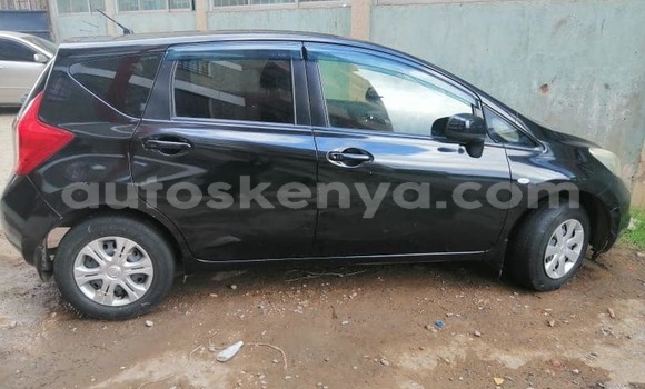 Oofamaa Nissan Note Black Makiinaa iti Nairobi keessatti Nairobi keessatti