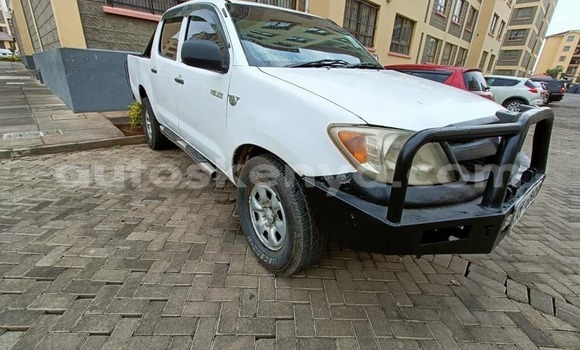 Oofamaa Toyota Hilux White Makiinaa iti Nairobi keessatti Nairobi keessatti Oofamaa Toyota Hilux White Makiinaa iti Nairobi keessatti Nairobi keessatti