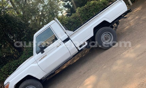 Oofamaa Toyota Land Cruiser White Makiinaa iti Nairobi keessatti Nairobi keessatti Oofamaa Toyota Land Cruiser White Makiinaa iti Nairobi keessatti Nairobi keessatti