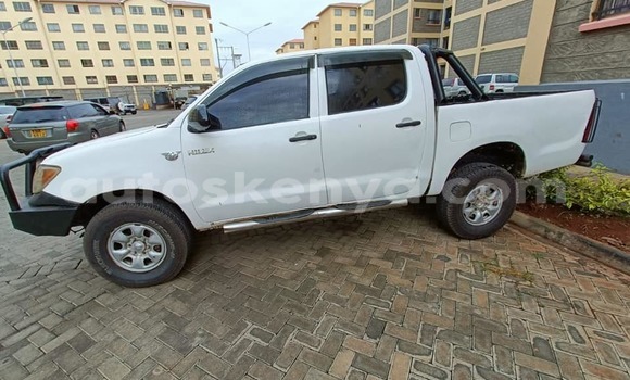 Oofamaa Toyota Land Cruiser White Makiinaa iti Nairobi keessatti Nairobi keessatti Oofamaa Toyota Land Cruiser White Makiinaa iti Nairobi keessatti Nairobi keessatti