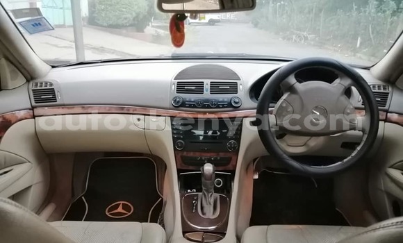 Oofamaa Mercedes‒Benz E–Class Red Makiinaa iti Nairobi keessatti Nairobi keessatti Oofamaa Mercedes‒Benz E–Class Red Makiinaa iti Nairobi keessatti Nairobi keessatti