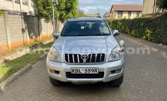 Nunua Ilio tumika Toyota Land Cruiser Prado Fedha Gari ndani ya Nairobi nchini Nairobi