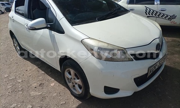 Oofamaa Toyota Vitz White Makiinaa iti Nairobi keessatti Nairobi keessatti Oofamaa Toyota Vitz White Makiinaa iti Nairobi keessatti Nairobi keessatti