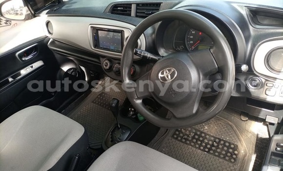 Oofamaa Toyota Vitz White Makiinaa iti Nairobi keessatti Nairobi keessatti Oofamaa Toyota Vitz White Makiinaa iti Nairobi keessatti Nairobi keessatti